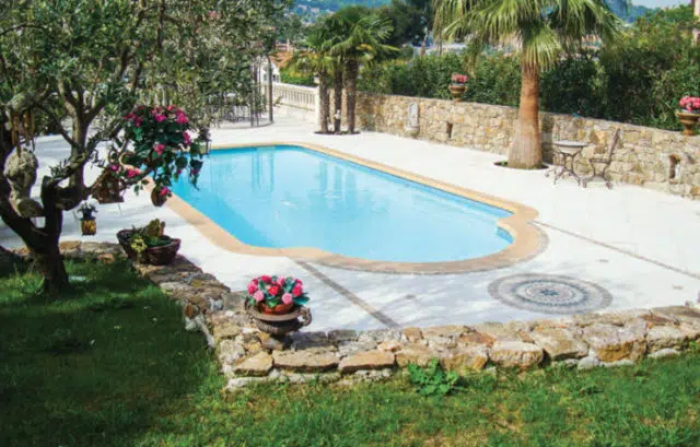 Avantages d'une piscine à coque en polyester Avantages d'une piscine à coque en polyester