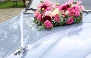Quelques idées pour soigner sa décoration de voiture de mariage ! Idée déco de voiture pour un mariage