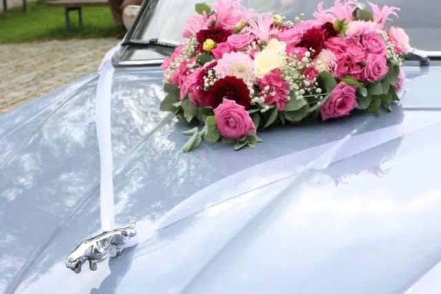 Idée déco de voiture pour un mariage Idée déco de voiture pour un mariage