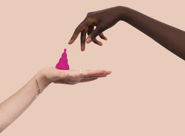 De plus en plus de femmes se mettent à la cup De plus en plus de femmes se mettent à la cup