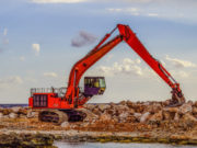 Les vérins hydrauliques équipent les tractopelles