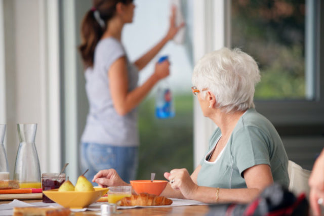 Assistance aide et nettoyage personne agée