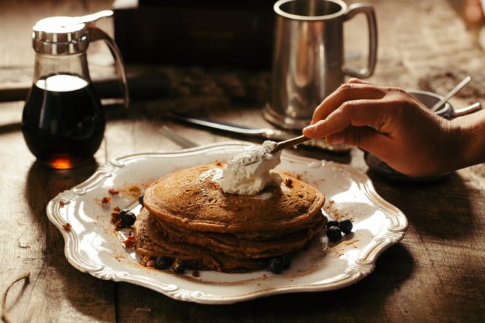 préparer un petit déjeuner américain