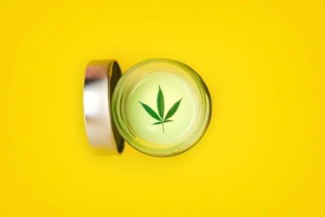 crème cosmétique avec CBD