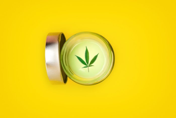crème cosmétique avec CBD