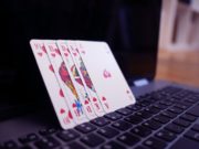 Le poker en ligne séduit de plus en plus d’adeptes