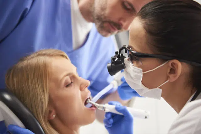 implants dentaires implants dentaires