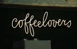 Comment le fabricant enseigne règle les problèmes de cohérence des couleurs d’éclairage LED ?