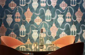 Décorer son salon avec un papier peint de style oriental moderne décoration salon