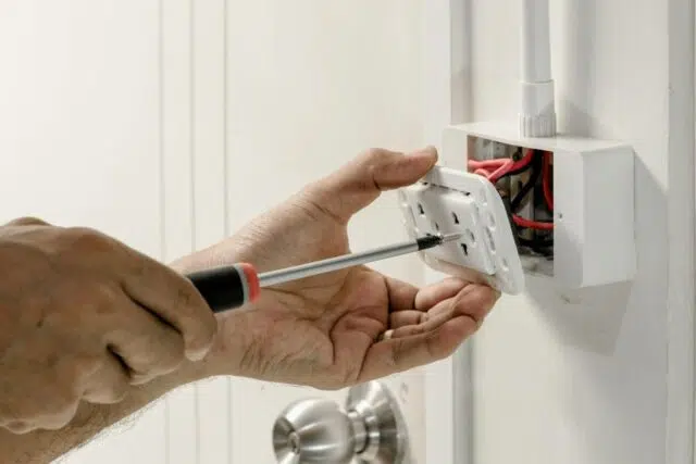 img-renovation-electrique-d-un-appartement-a-paris-ce-qu-il-faut-savoir.jpg