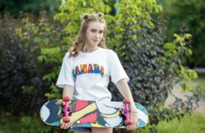 Fille avec T-shirt Bio