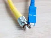 connecteur de fibre optique à câble