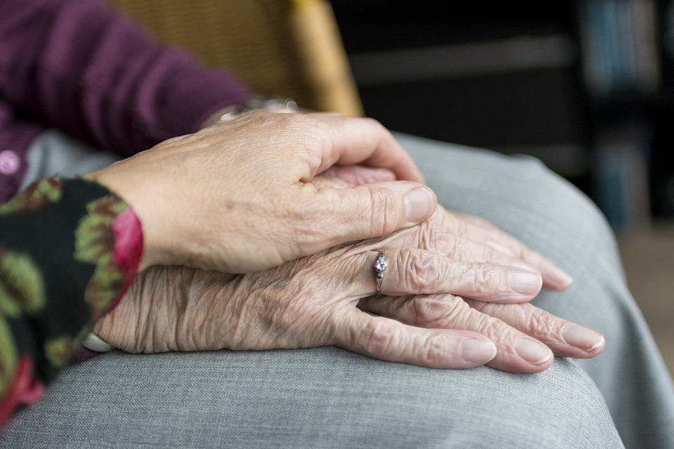 assurance hospitalisation en France et Belgique