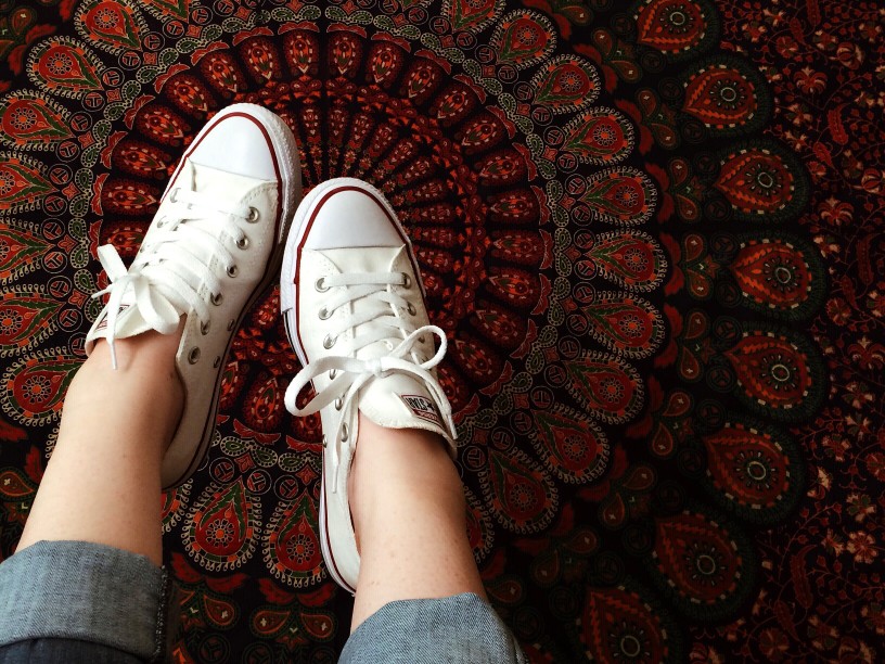 une chaussure converse