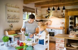 Le tabouret Montessori : un outil révolutionnaire pour l’enfant tabouret Montessori