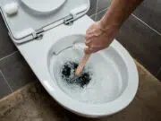 déboucher une canalisation toilette