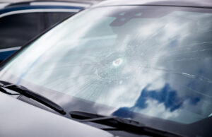 Que faire en cas de rayures de pare-brise de voiture? pare-brise