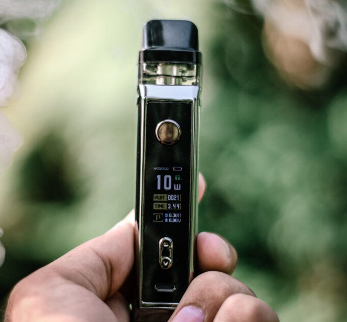 La vapoteuse en cartouche versus les systèmes rechargeables