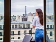 Un hôtel proposant une vue sur la tour Eiffel pour passer un séjour romantique à Paris séjour à paris