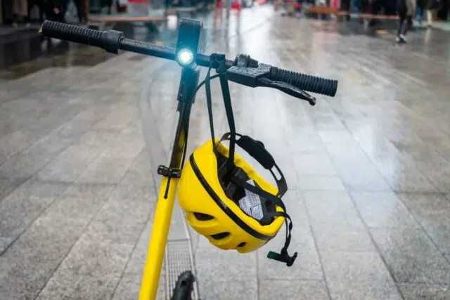 indispensables-trottinette-accessoires-electrique.jpg