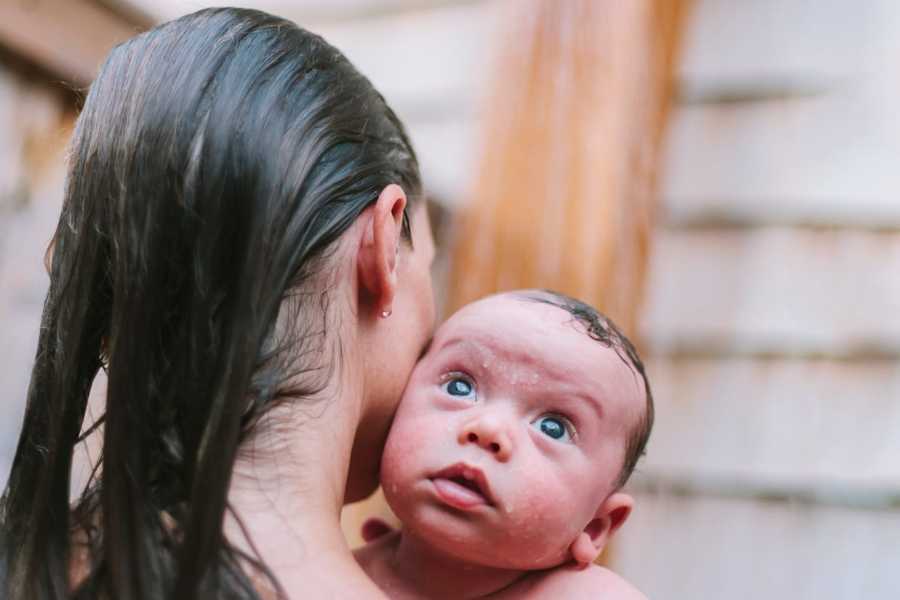 4 bons remèdes contre la chute de cheveux en post-partum – Naturelle Maman