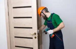 Pourquoi faire appel à un serrurier professionnel pour l’installation d’une porte blindée ? installation porte