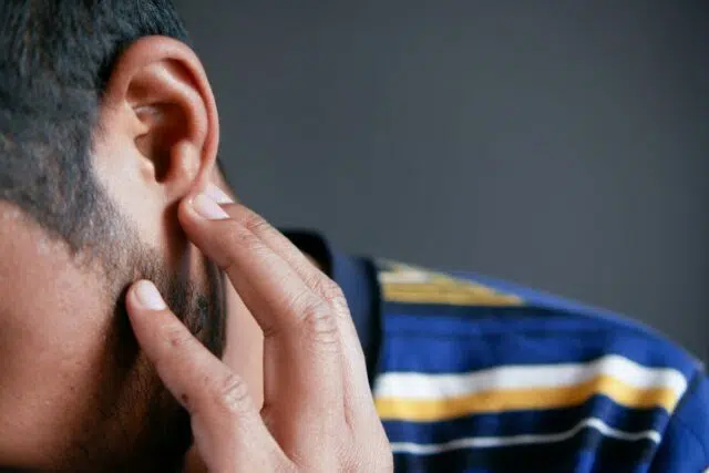 oreille droite oreille droite