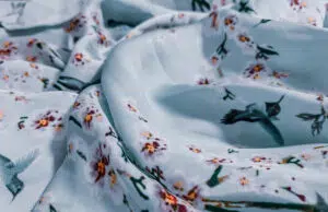 Les foulards en soie : histoire d’un luxe intemporel foulard en soie