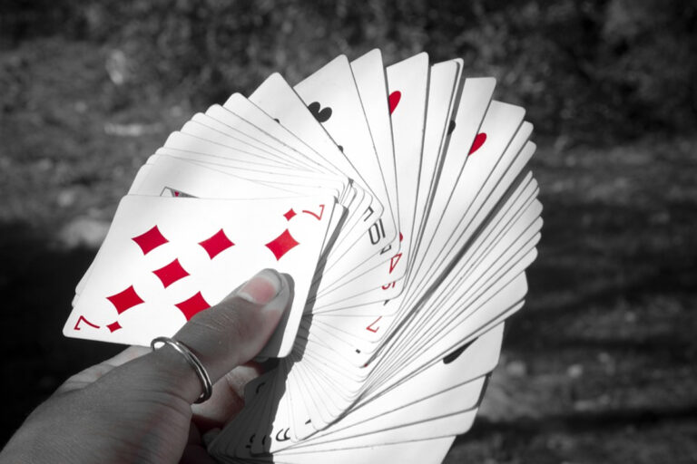 Faire une réussite avec un jeu de 52 cartes astuces pour réussir à tous les coups