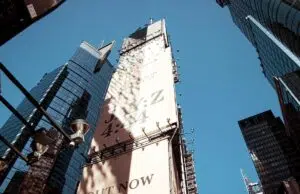 Bâches publicitaires grand format XXL : une visibilité maximale pour votre entreprise Bâche publicitaire