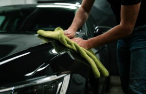 Comment entretenir une carrosserie réparée avec de la résine : conseils pour la préserver entretenir carrosserie