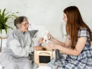 Services à la personne : au-delà de l’aide et des soins, une relation humaine essentielle assistance personne