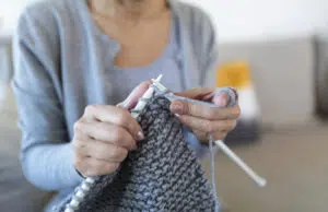 Pourquoi le tricot et la broderie reviennent à la mode ?