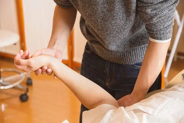 Intégration massage routine travail 