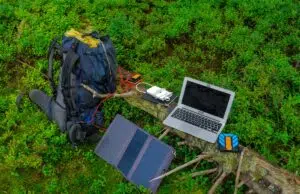 Panneau solaire pour sac à dos : la source d’énergie portable idéale pour vos aventures
