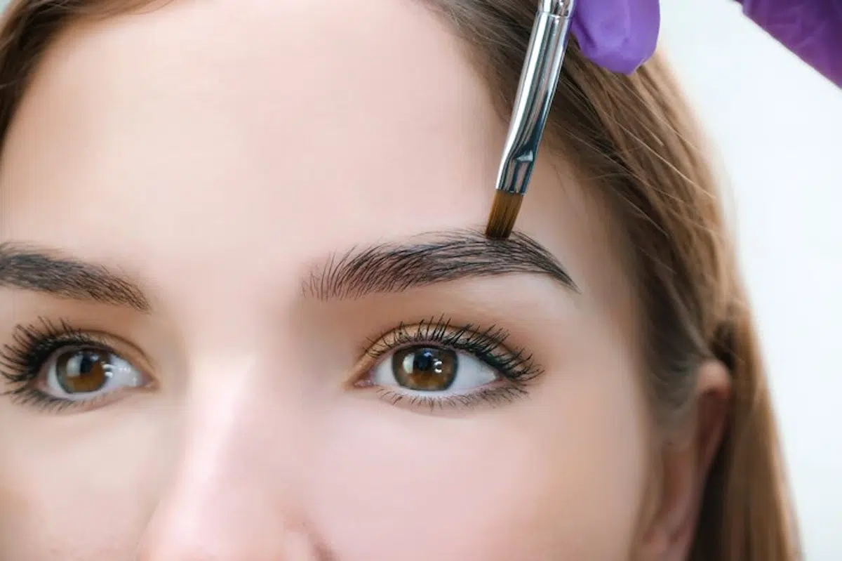 composants teinture sourcils