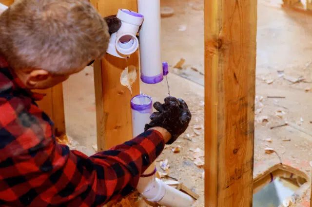 Plumber assembling and glue pvc drain pipes installation clapet anti-retour