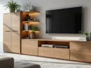 découvrez le meuble tv forum 9837patv en chêne dakota, un alliage harmonieux de style moderne et de praticité. son design élégant et son espace de rangement optimisé font de ce meuble l'élément idéal pour sublimer votre salon tout en gardant une ambiance chaleureuse.