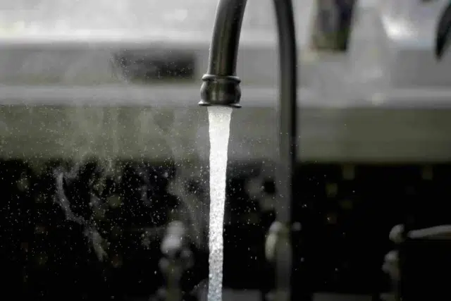 687d6a6351c2c Comparaison des services d'urgence : plombier, électricien, serrurier et vitrier