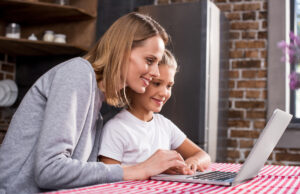 Des services numériques pour gagner du temps en famille : de l’éducation au divertissement en un clic gagner du temps
