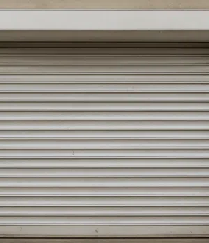 Que faire si le volet roulant électrique bloqué en haut vous cause des soucis ?