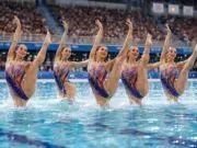 découvrez l'histoire fascinante de la natation synchronisée aux jeux olympiques, une discipline alliant grâce, précision et performance sportive.