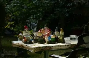 Découvrez comment le concept de Blanche Neige en nain de jardin a envahi nos jardins