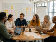 découvrez la définition de la collaborativité et son importance dans le monde professionnel pour améliorer le travail d'équipe et la productivité.