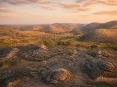 découvrez la définition de congoide, un concept essentiel pour mieux comprendre le paysage ancien et ses transformations historiques.