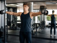 découvrez les meilleurs exercices des épaules avec haltères pour renforcer et sculpter vos muscles efficacement à la maison ou en salle.
