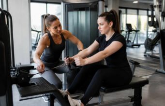 découvrez pourquoi un programme de musculation pour femme en salle de sport au format pdf est essentiel pour les débutantes afin de progresser efficacement et en toute sécurité.