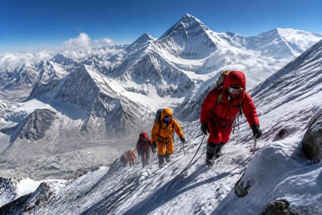 Quelle est la montagne la plus haute du monde : un exploit pour les amateurs de sensations fortes découvrez quelle est la montagne la plus haute du monde et plongez dans l'aventure des amateurs de sensations fortes prêts à relever cet incroyable défi.