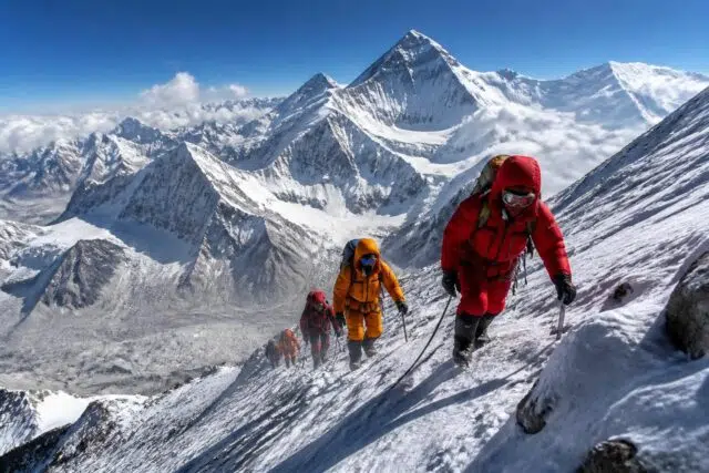 Quelle est la montagne la plus haute du monde : un exploit pour les amateurs de sensations fortes découvrez quelle est la montagne la plus haute du monde et plongez dans l'aventure des amateurs de sensations fortes prêts à relever cet incroyable défi.